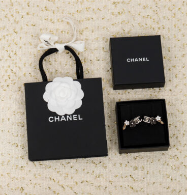 Chanel new camellia ear clip